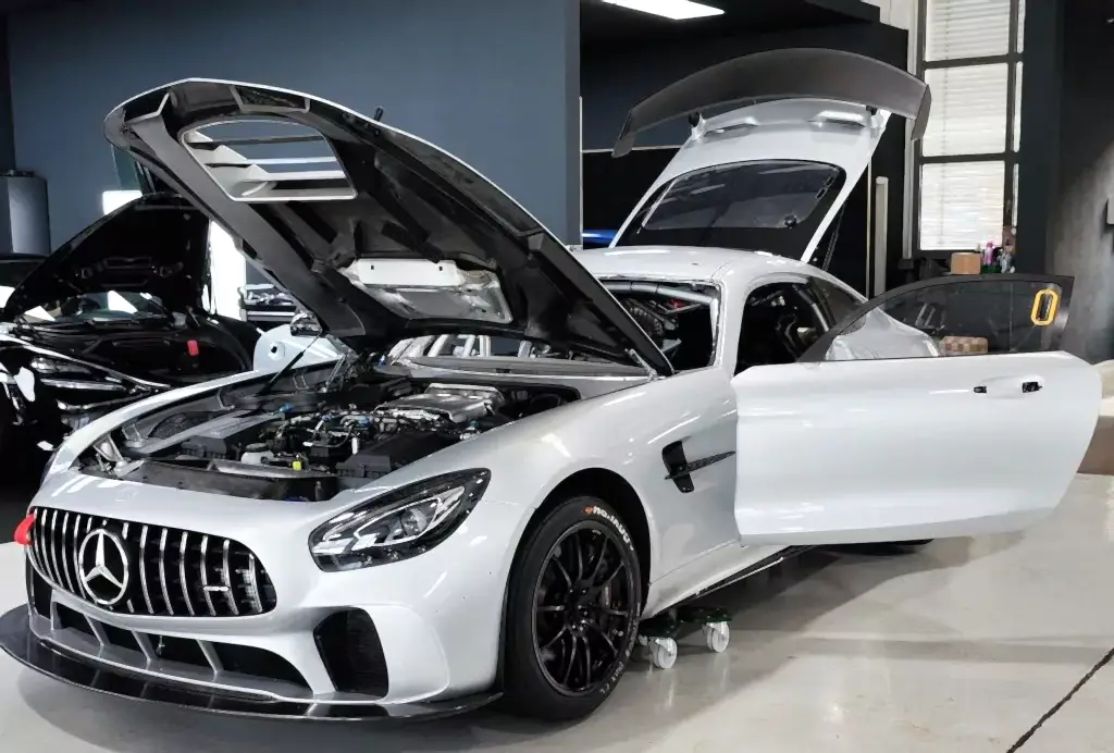 Mercedes-AMG GT4_unfoliert